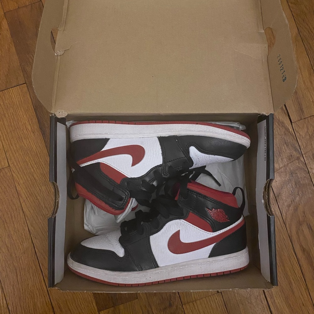 Jordan 1 mid
